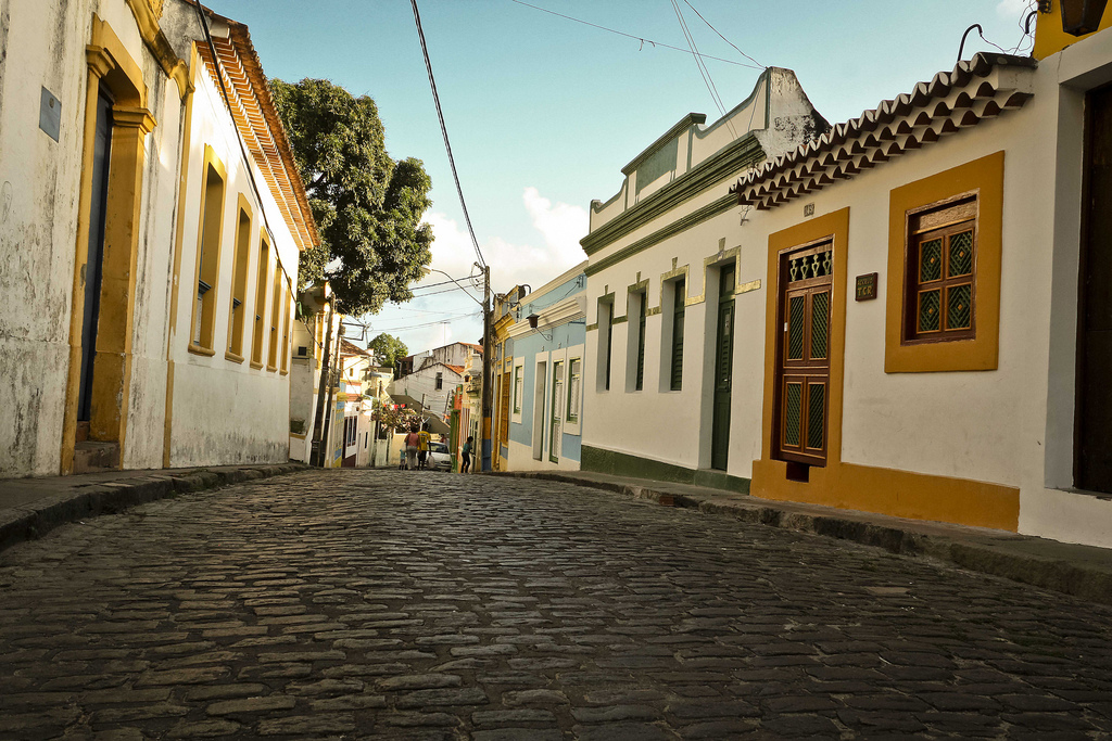 Com restaurantes, pousadas, ateliês e museus, a Rua do Amparo é o polo Cultural do Centro Histórico do Olinda