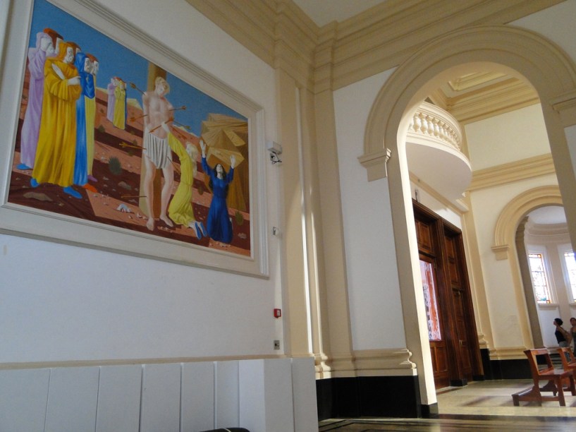 A Igreja Matriz do Senhor Bom Jesus da Cana Verde guarda a maior coleção de telas de Cândido Portinari em exibição no país