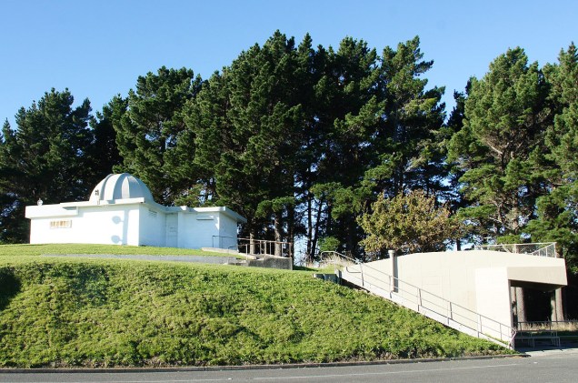 O James Cook Observatory é o observatório astronômico situado mais a leste no planeta - nas lentes dos telescópios, o céu aparece primeiro