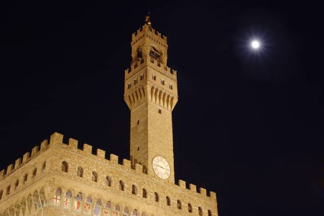 O <strong>Palazzo Vecchio</strong> domina a <strong>Piazza della Signoria</strong>