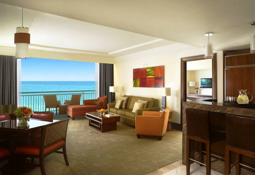 Living de uma das suítes do Atlantis Paradise Island Living de uma das suítes do Atlantis Paradise Island