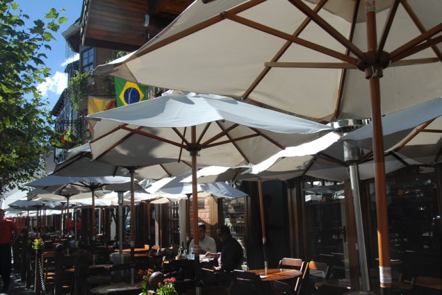 Alçado a atração turística, o bar Baden Baden é o epicentro do agito na Vila Capivari Alçado a atração turística, o bar Baden Baden é o epicentro do agito na Vila Capivari