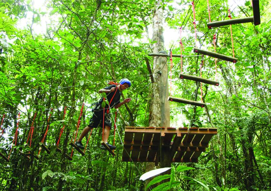 Outra atração de Peruíbe é o arvorismo em meio à Mata Atlântica