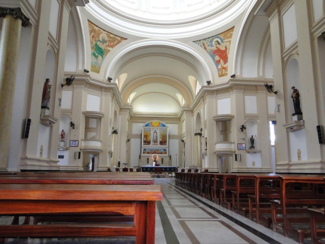 Altar da Igreja Matriz do Senhor Bom Jesus da Cana Verde, com painel de Cândido Portinari