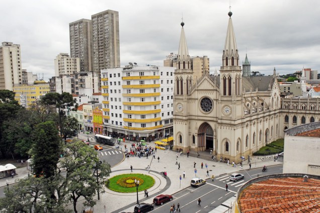 Catedral Basílica Menor, uma das atrações do Centro Histórico de Curitiba, que passa por um processo de revitalização
