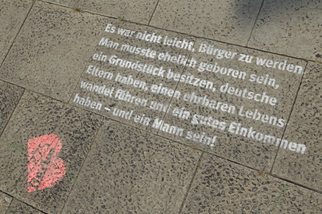 Como parte das comemorações, há várias intervenções artísticas em Belim. Uma mensagem na calçada diz: "Não foi fácil tornar-se cidadão. Ser nascido de um casamento, ter uma propriedade, ter pais alemães, levar uma vida respeitável e ter um bom rendimento – e ser homem" 