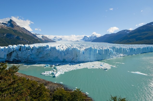 A Geleira Perito Moreno estende-se ao sul da Patagônia, na região de El Calafate. O glaciar é considerado uma das reservas de água doce mais importantes do mundo