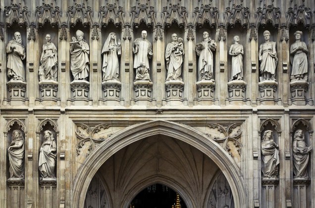 Apesar das misturas arquitetônicas, a Abadia de Westminster é um grande exemplo da escola gótica inglesa. Na foto, o detalhe de uma das paredes exteriores