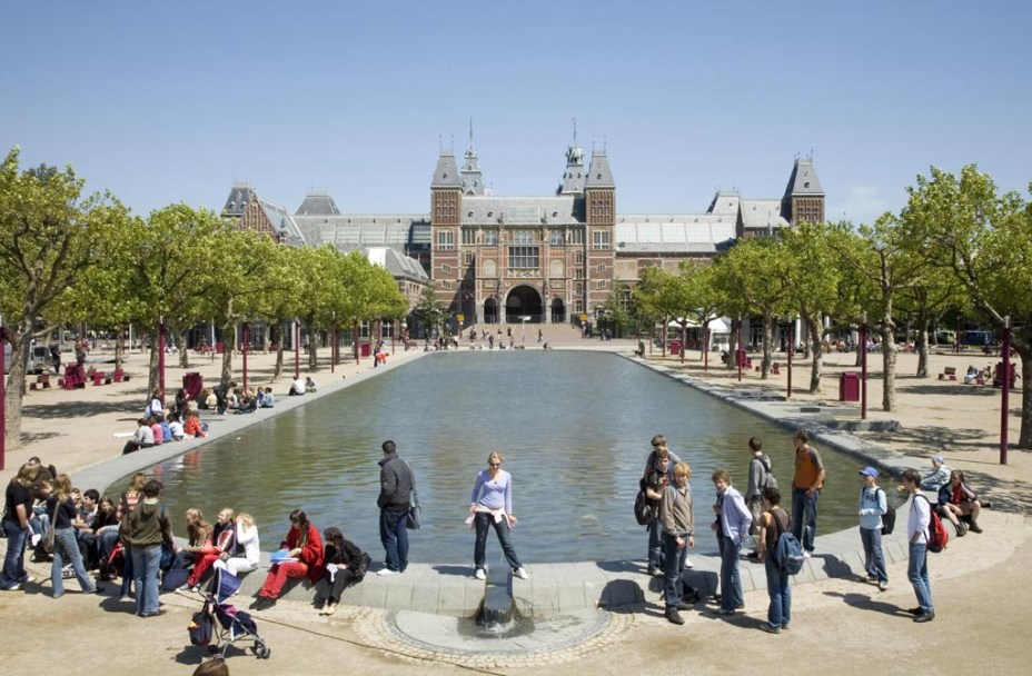 O maior acervo artístico da Holanda está no <a href="https://viajeaqui.abril.com.br/estabelecimentos/holanda-amsterda-atracao-rijksmuseum" rel="Rijksmuseum" target="_blank">Rijksmuseum</a>, um edifício de elementos góticos e renascentistas