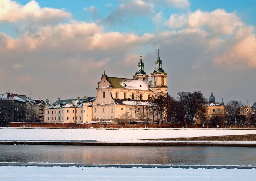 Foi junto ao rio Vistula, onde hoje encontra-se a igreja de Skalka, que o rei Boleslav II executou o bispo da Cracóvia Estanislau. O tirano seria banido, enquanto que o bispo viraria santo