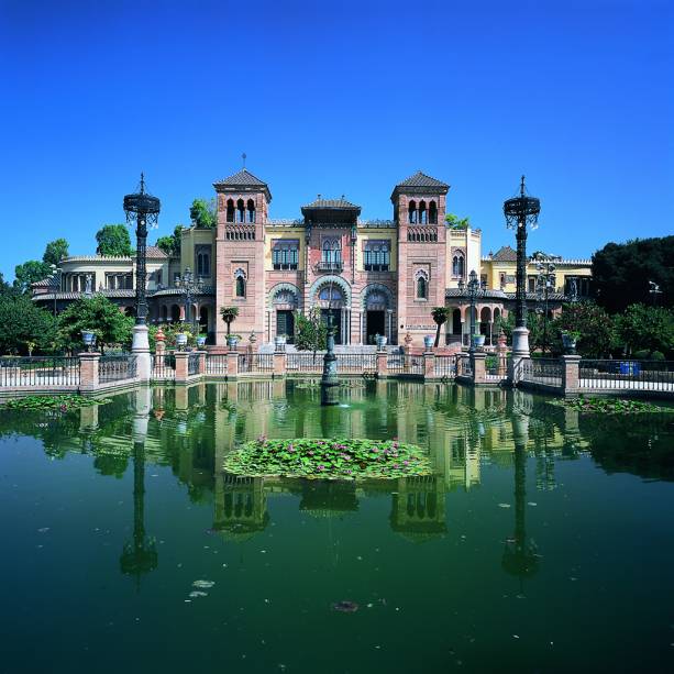 O Parque María Luiza, ampla área verde próxima ao rio Guadalquivir, foi palco da Exposição Iberoamericana de 1929