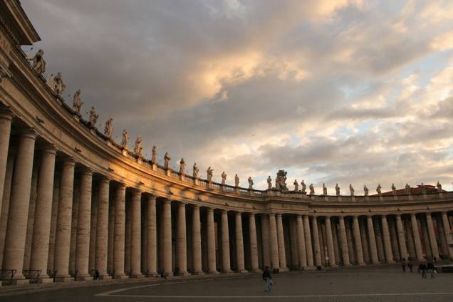 Detalhes da Praça de São Pedro, no Vaticano