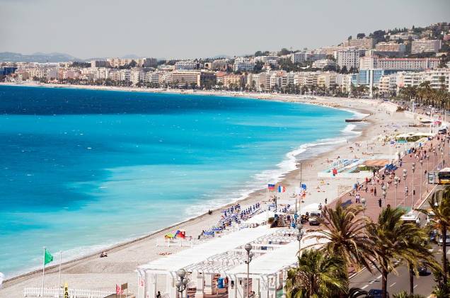 A estonteante vista do Promenade des Anglais, em Nice, com suas mansões e hotéis de luxo à beira-mar