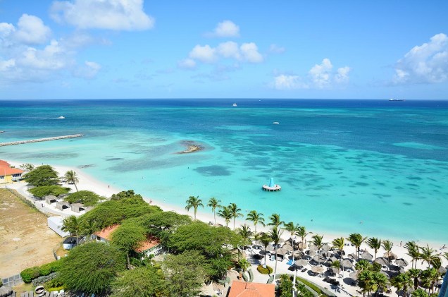 <strong><a href="https://viajeaqui.abril.com.br/paises/aruba" rel="Aruba" target="_blank">Aruba</a>- Uma semana upscale</strong>        Sete noites também à beira da praia no upscale <a href="https://marriott.com" rel="Marriot Resort & Stellaris Casino" target="_blank">Marriot Resort & Stellaris Casino</a>. Em junho.        <strong>Quem leva?</strong> <a href="https://soultraveler.com.br" rel="SOUL TRAVELER" target="_blank">SOUL TRAVELER</a> (11/3138-0030), desde US$ 1 965
