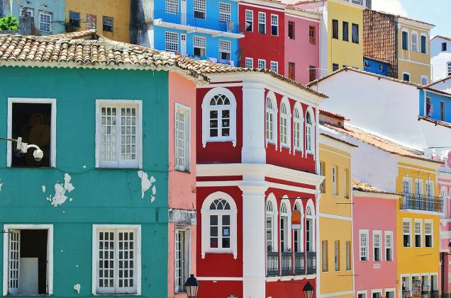 Casarões históricos com fachadas coloridas dão o ar da graça no passeio pelo <a href="http://viajeaqui.abril.com.br/estabelecimentos/br-ba-salvador-atracao-pelourinho" rel="Pelourinho" target="_blank">Pelourinho</a>, em Salvador
