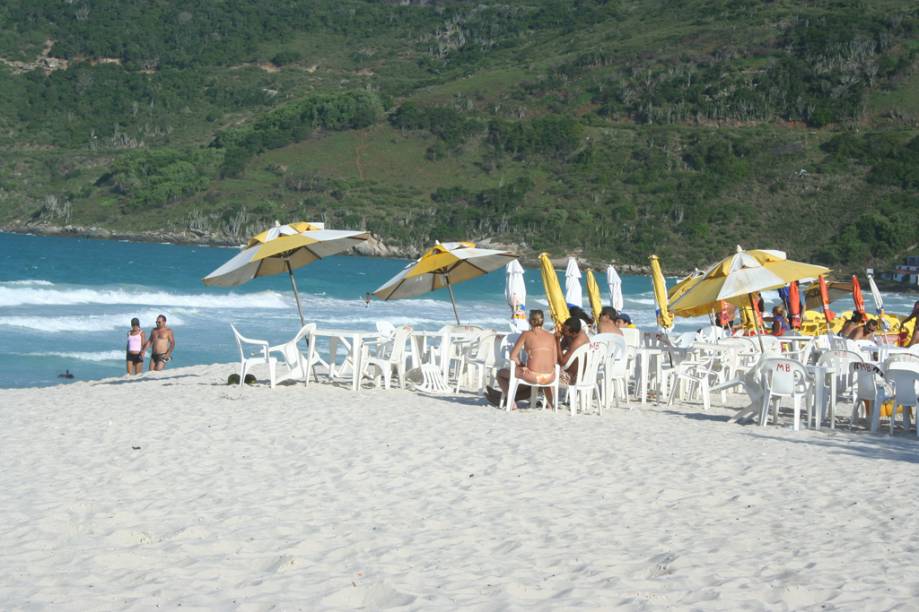 Perto da entrada da cidade, a Prainha tem mar tranquilo, indicado para as crianças