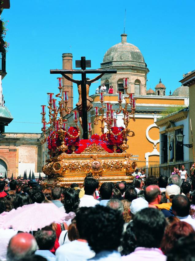 Os cortejos da Semana Santa em Sevilha mobilizam toda a cidade