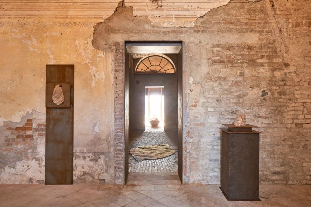 Construído dentro de um antigo castelo, o Museu da Merda é a nova atração em Castelbosco, na Itália Construído dentro de um antigo castelo, o Museu da Merda é a nova atração em Castelbosco, na Itália