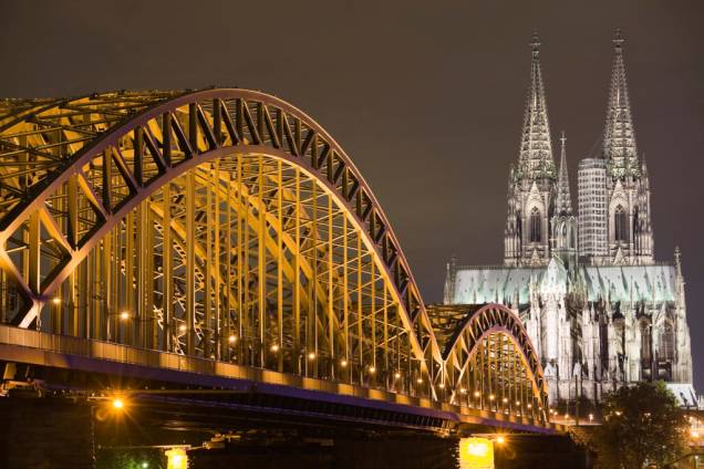 A catedral de Colônia, que abriga relíquias ligadas que estariam ligadas aos três reis magos, é a maior do mundo e sua construção levou 600 anos para ser finalizada. Em 1996, foi reconhecida como Patrimônio da Humanidade