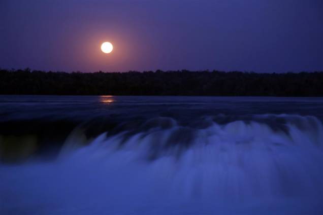 A excursão também é conhecida como o passeio da Lua Cheia, no lado argentino, porque só acontece em noites dessa fase lunar A excursão também é conhecida como o passeio da Lua Cheia, no lado argentino, porque só acontece em noites dessa fase lunar