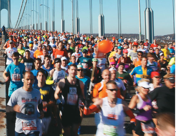 A Ponte Verrazano-Narrows, que liga Staten Island ao Brooklyn, na largada da Maratona de Nova York A Ponte Verrazano-Narrows, que liga Staten Island ao Brooklyn, na largada da Maratona de Nova York