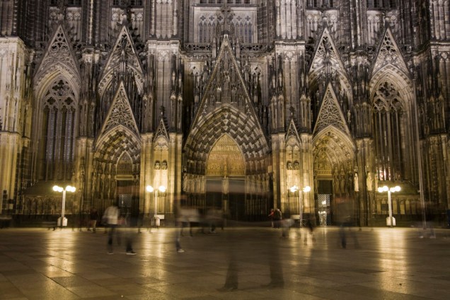 Reconhecida como Patrimônio da Humanidade desde 1996, a Catedral de Colônia abriga relíquias associadas aos reis magos, o que consagrou a cidade como importante centro de peregrinação