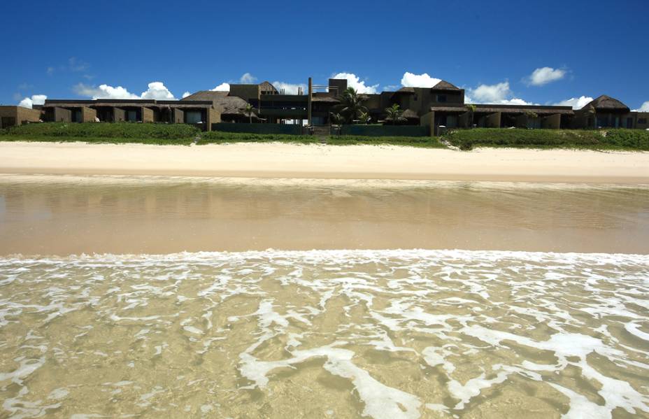 Intimista, com quartos confortáveis e piscina que reflete a cor do céu, o Kenoa Resort, na Barra de São Miguel, recebeu o prêmio de Novidade do Ano do Guia Quatro Rodas 2011