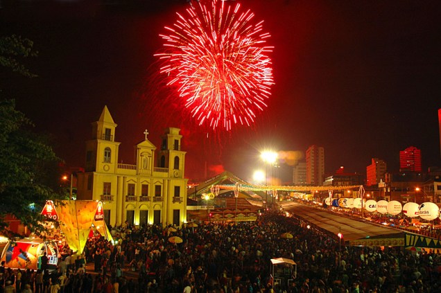 Todo ano, mais de 1 milhão de pessoas prestigiam a festa junina de Campina Grande