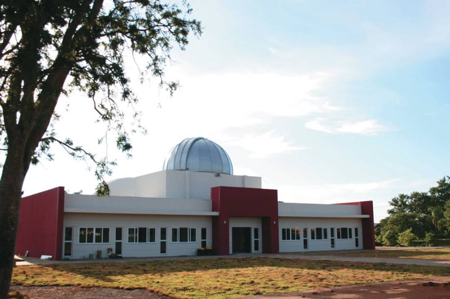 Polo Astronômico de Itaipu. O planetário, o observatório astronômico e o relógio de sol são parte da visita