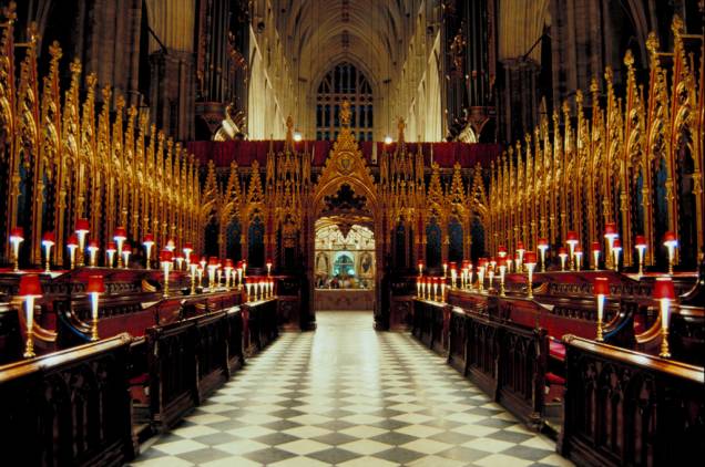 Reis e rainhas são coroados na Abadia de Westminster desde 1066