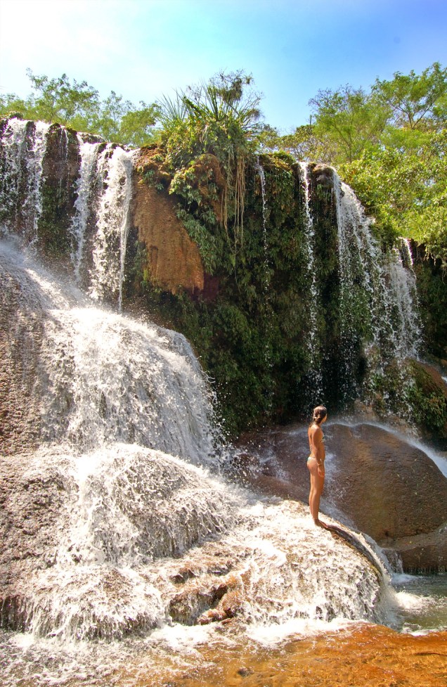 <strong>Parque das Cachoeiras</strong>, onde a caminhada, em uma passarela de madeira no meio da vegetação, dura três horas