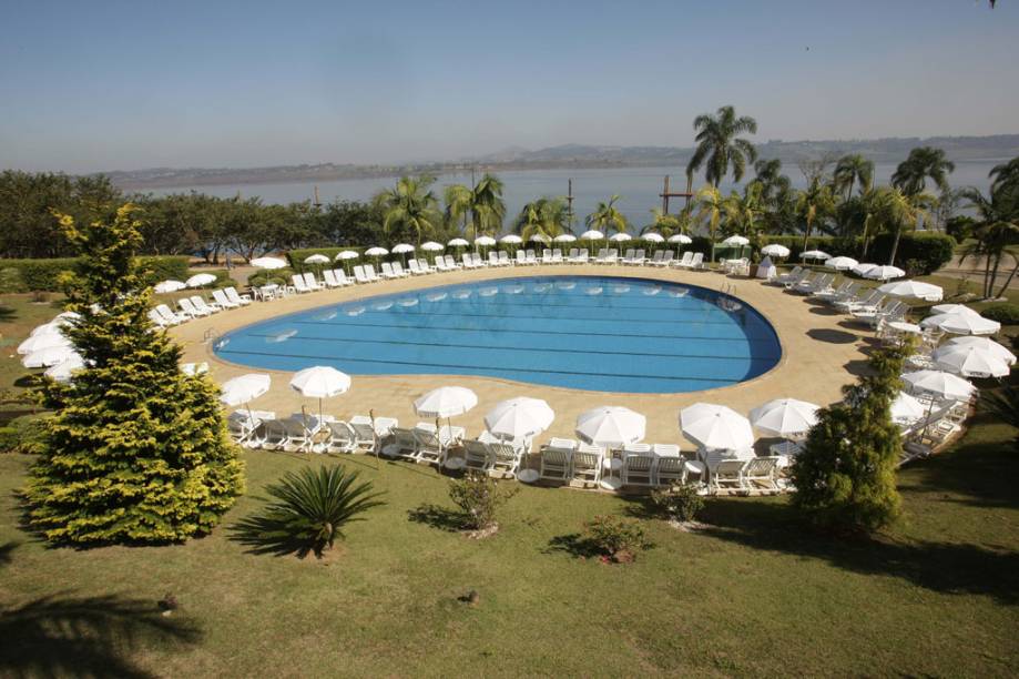 Piscina do Resort Paradise Golf & Lake, em Mogi das Cruzes, São Paulo