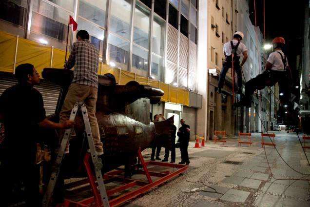 Montagem das obras de Cai-Guo Qiang nas ruas do Centro de São Paulo Montagem das obras de Cai-Guo Qiang nas ruas do Centro de São Paulo