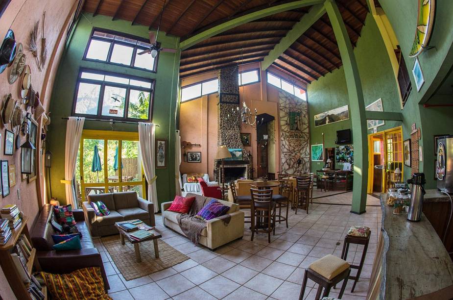 As acomodações estão divididas entre um casarão de cinco quartos (apenas dois deles são suítes), dez apartamentos, três chalés e duas choupanas geminadas