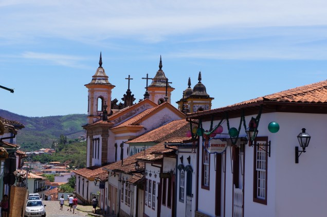 Ao longo do tempo, <a href="https://viajeaqui.abril.com.br/cidades/br-mg-mariana" rel="Mariana">Mariana</a> perdeu espaço para <a href="https://viajeaqui.abril.com.br/cidades/br-mg-ouro-preto" rel="Ouro Preto">Ouro Preto</a>, mas ainda atrai turistas graças ao casario colonial, às igrejas e aos artesãos