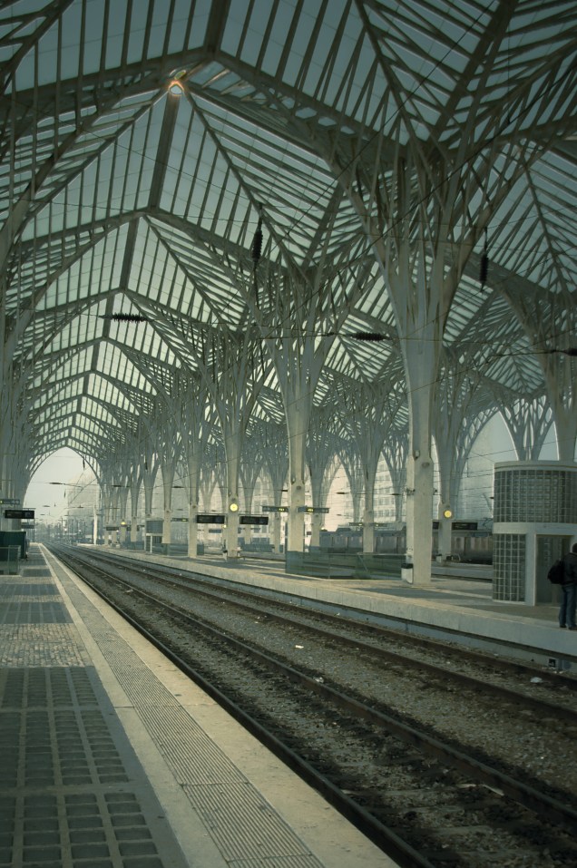 Os arcos estilizados da Estação do Oriente são assinados pelo arquiteto catalão Santiago Calatrava