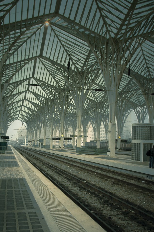Os arcos estilizados da Estação do Oriente são assinados pelo arquiteto catalão Santiago Calatrava Os arcos estilizados da Estação do Oriente são assinados pelo arquiteto catalão Santiago Calatrava