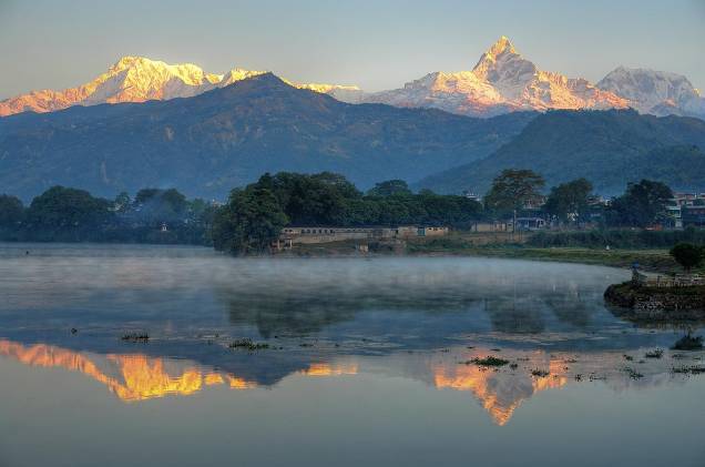 <strong>Annapurna, <a href="http://viajeaqui.abril.com.br/paises/nepal" target="_blank" rel="noopener">Nepal</a></strong> É a décima montanha mais alta do mundo, pertencente ao Himalaia, de onde se pode ter uma das vistas mais belas do planeta para toda a cadeia montanhosa, inclusive, para o Monte Everest. Pedalar por toda Annapurna é uma grande aventura com duração de quase duas semanas. A subida pode ser feita em nove dias e, para descer, são necessários mais três. Pedalando, ciclistas chegam a, em média, 4.400 metros de altitude.