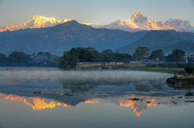 <strong>Annapurna, <a href="https://viajeaqui.abril.com.br/paises/nepal" target="_blank" rel="noopener">Nepal</a></strong> É a décima montanha mais alta do mundo, pertencente ao Himalaia, de onde se pode ter uma das vistas mais belas do planeta para toda a cadeia montanhosa, inclusive, para o Monte Everest. Pedalar por toda Annapurna é uma grande aventura com duração de quase duas semanas. A subida pode ser feita em nove dias e, para descer, são necessários mais três. Pedalando, ciclistas chegam a, em média, 4.400 metros de altitude.