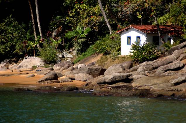 O mar da <strong>Praia da Fome</strong> é verdinho, com águas calmas e boas para mergulho O mar da <strong>Praia da Fome</strong> é verdinho, com águas calmas e boas para mergulho