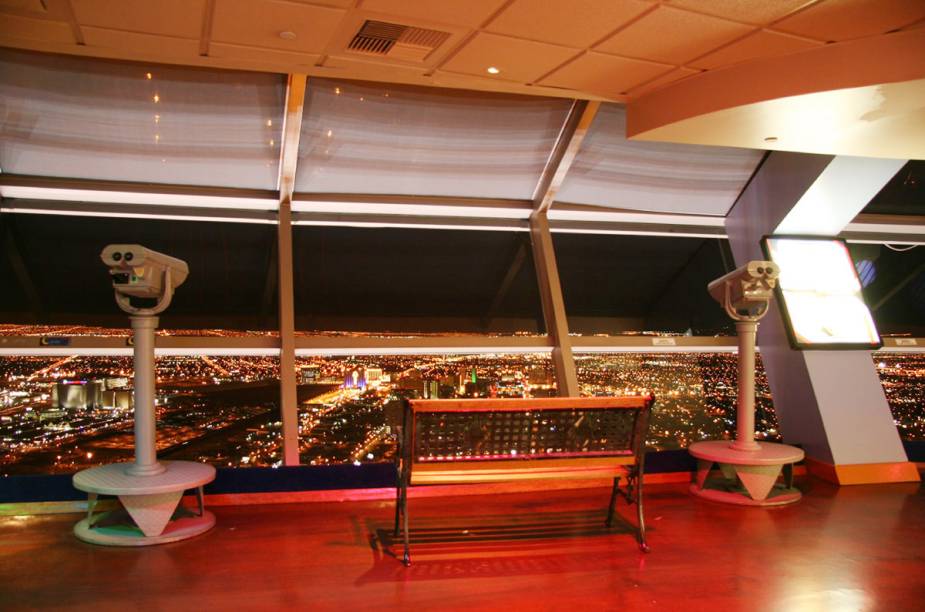 Uma das montanhas-russas mais insanas do planeta, no alto de um prédio, fazem a fama da Stratosphere de Las Vegas