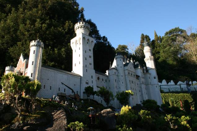 Miniatura do castelo alemão Neushwanstein, uma das réplicas do parque Mini Mundo