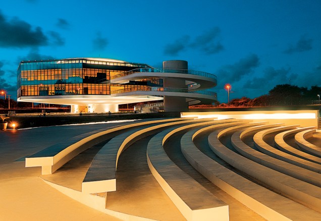 Curvas de Niemeyer na Estação Cabo Branco