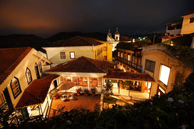 O hotel Solar do Rosário tem bons móveis de estilo colonial e roupas de cama de qualidade, com lençóis egípcios 600 fios e travesseiros de pena de ganso O hotel Solar do Rosário tem bons móveis de estilo colonial e roupas de cama de qualidade, com lençóis egípcios 600 fios e travesseiros de pena de ganso