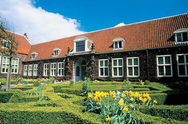 O <a href="http://viajeaqui.abril.com.br/estabelecimentos/holanda-amsterda-atracao-museu-frans-hals-em-haarlem" rel="Museu Frans Hals" target="_blank">Museu Frans Hals</a> contém inúmeras obras do pintor de mesmo nome, bem como de outros artistas do séculos 16 e 17, quando Haarlem, a apenas 20 quilômetros de Amsterdã, era uma cidade próspera e centro cultural e artístico