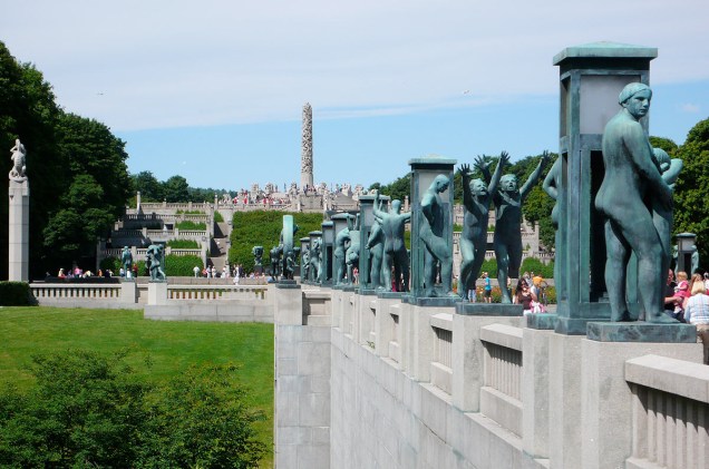 Há mais de 200 estátuas, espalhadas por uma área de cerca de 200 metros quadrados, no centro do parque