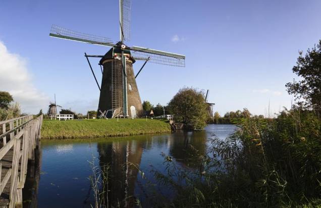 Os moinhos de Kinderdijk, a 95 quilômetros de Amsterdã, cuja função principal e fundamental é bombear a água de represas e canais, são hoje patrimônio da humanidade