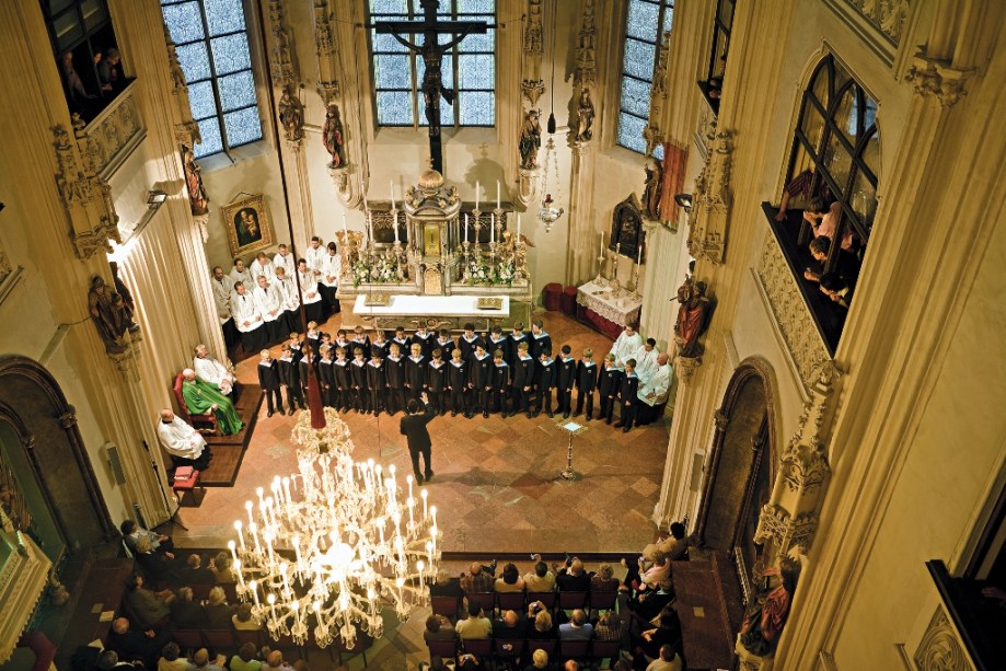 Coral dos Meninos Cantores de Viena, na Capela do Palácio Imperial