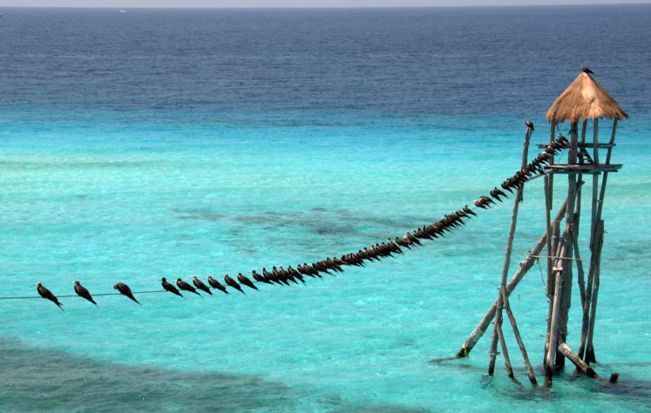 <strong>4. Isla Mujeres</strong>Atividades náuticas e praias de beleza caribenha. A exemplo de Cozumel, a ilha também conta com infraestrutura turística completa: hotéis de diferentes categorias, bares, restaurantes e vida noturna <strong>4. Isla Mujeres</strong>Atividades náuticas e praias de beleza caribenha. A exemplo de Cozumel, a ilha também conta com infraestrutura turística completa: hotéis de diferentes categorias, bares, restaurantes e vida noturna