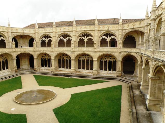 Declarado Patrimônio Mundial pela Unesco, o Mosteiro dos Jerónimos começou a ser construído em 1501. Era na igreja que os navegantes pediam proteção antes de embarcar nas viagens além-mar